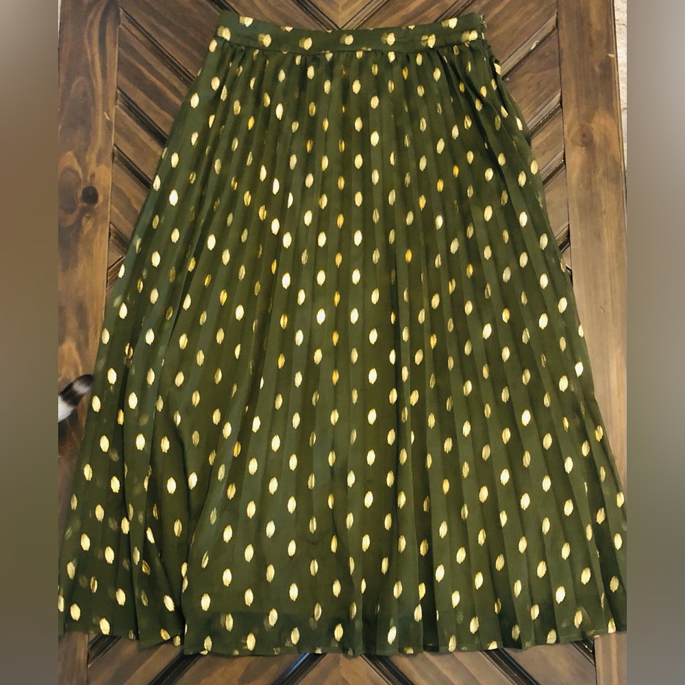 Green and Gold Pleated Mid-Length Skirt